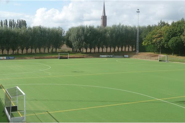 Renovatie kunstgras hockeyveld - Sportinfrabouw NV